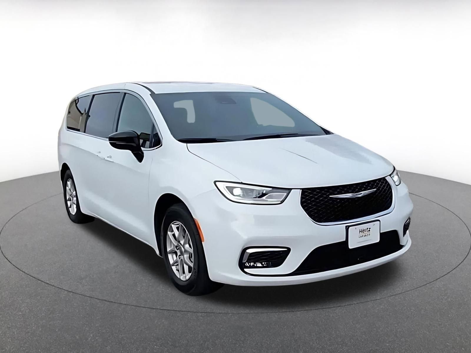 Thumbnail: 2025 Chrysler Pacifica - 3