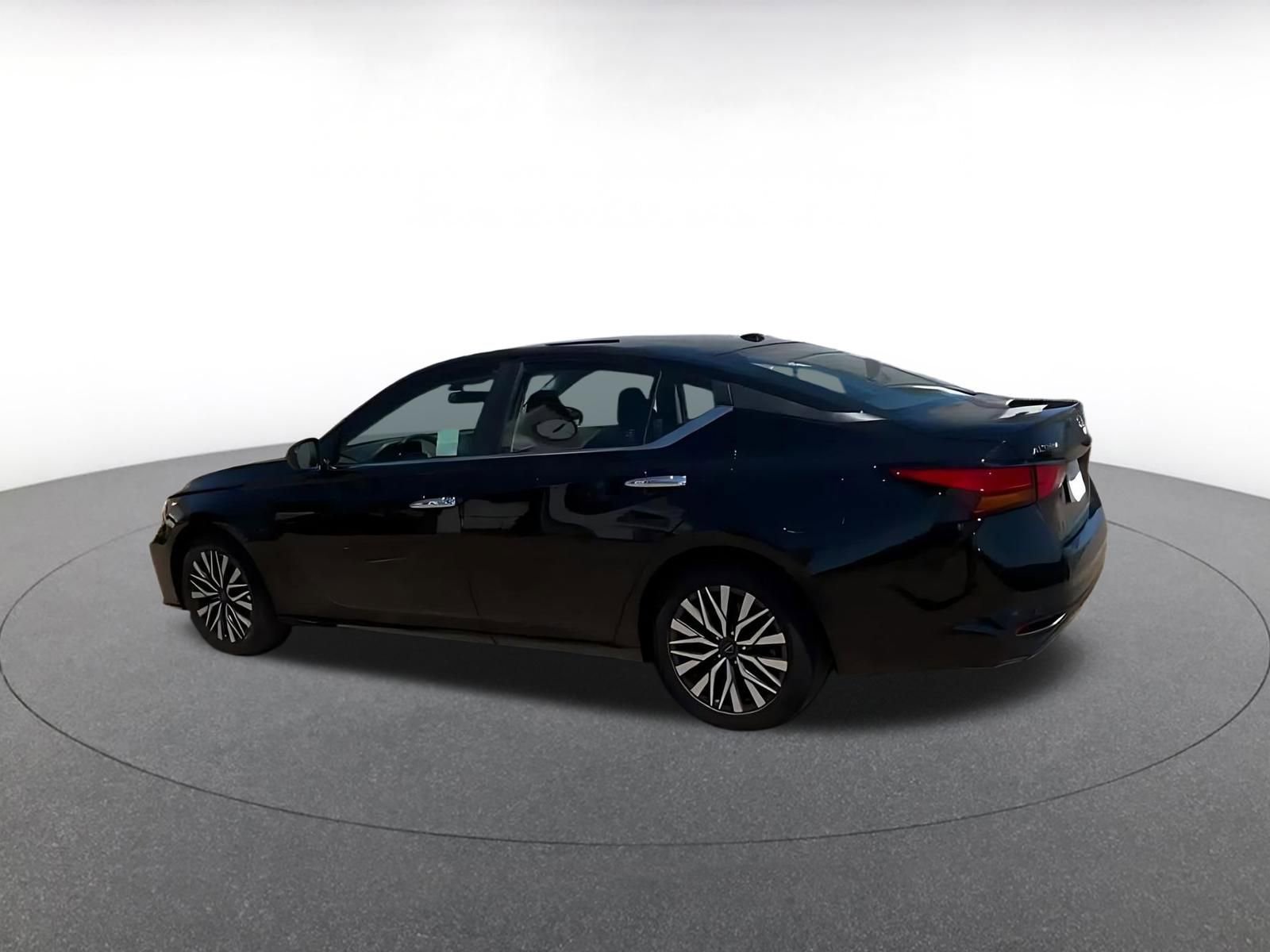 Thumbnail: 2025 Nissan Altima - 10