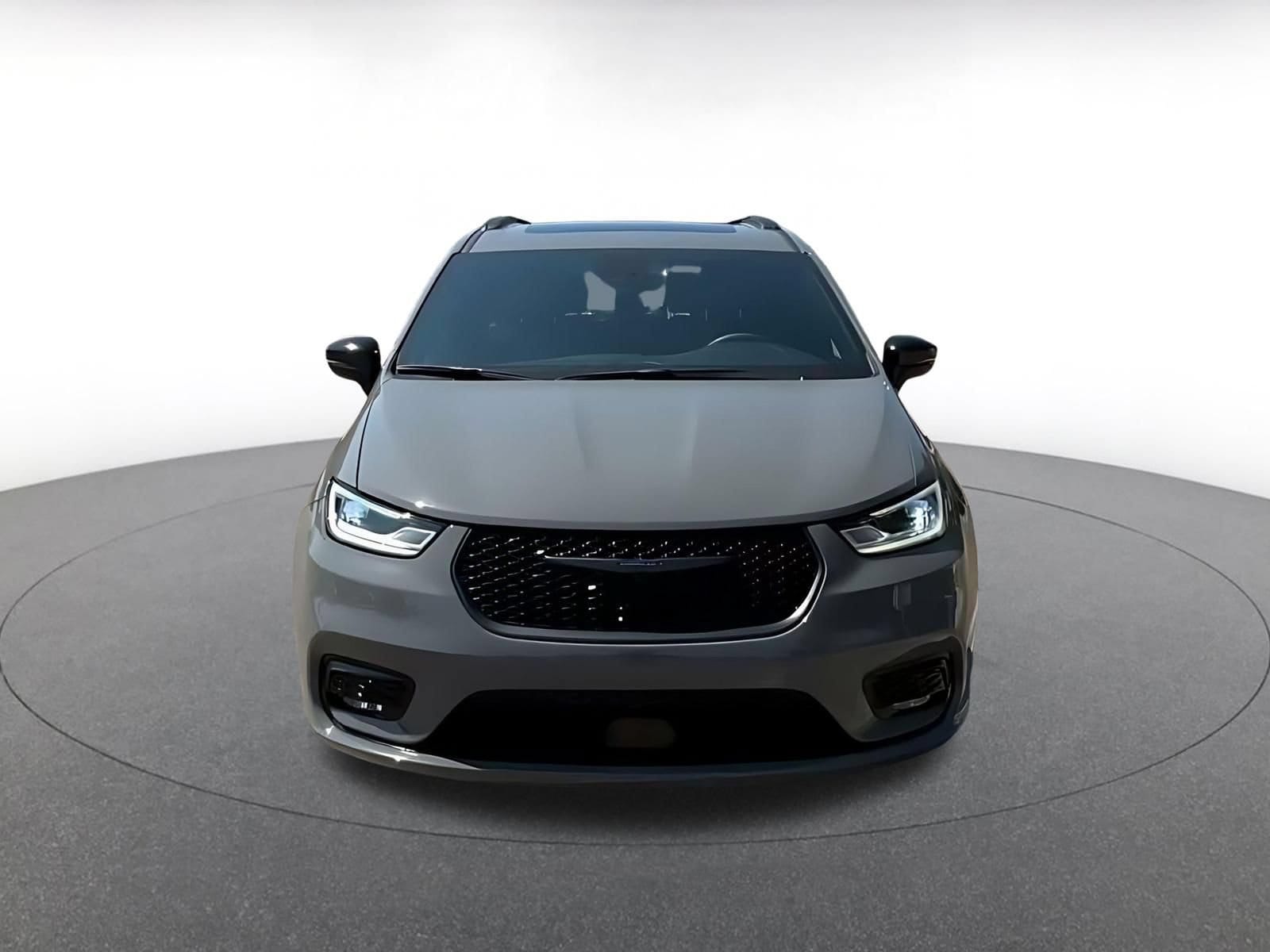 Thumbnail: 2025 Chrysler Pacifica - 4