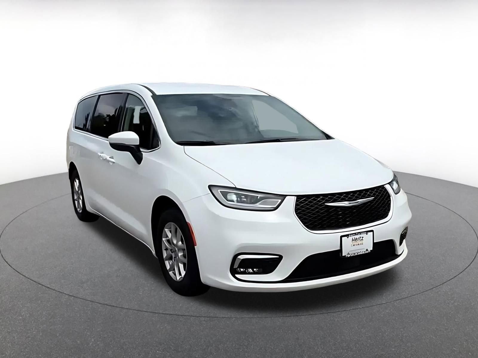 Thumbnail: 2023 Chrysler Pacifica - 3