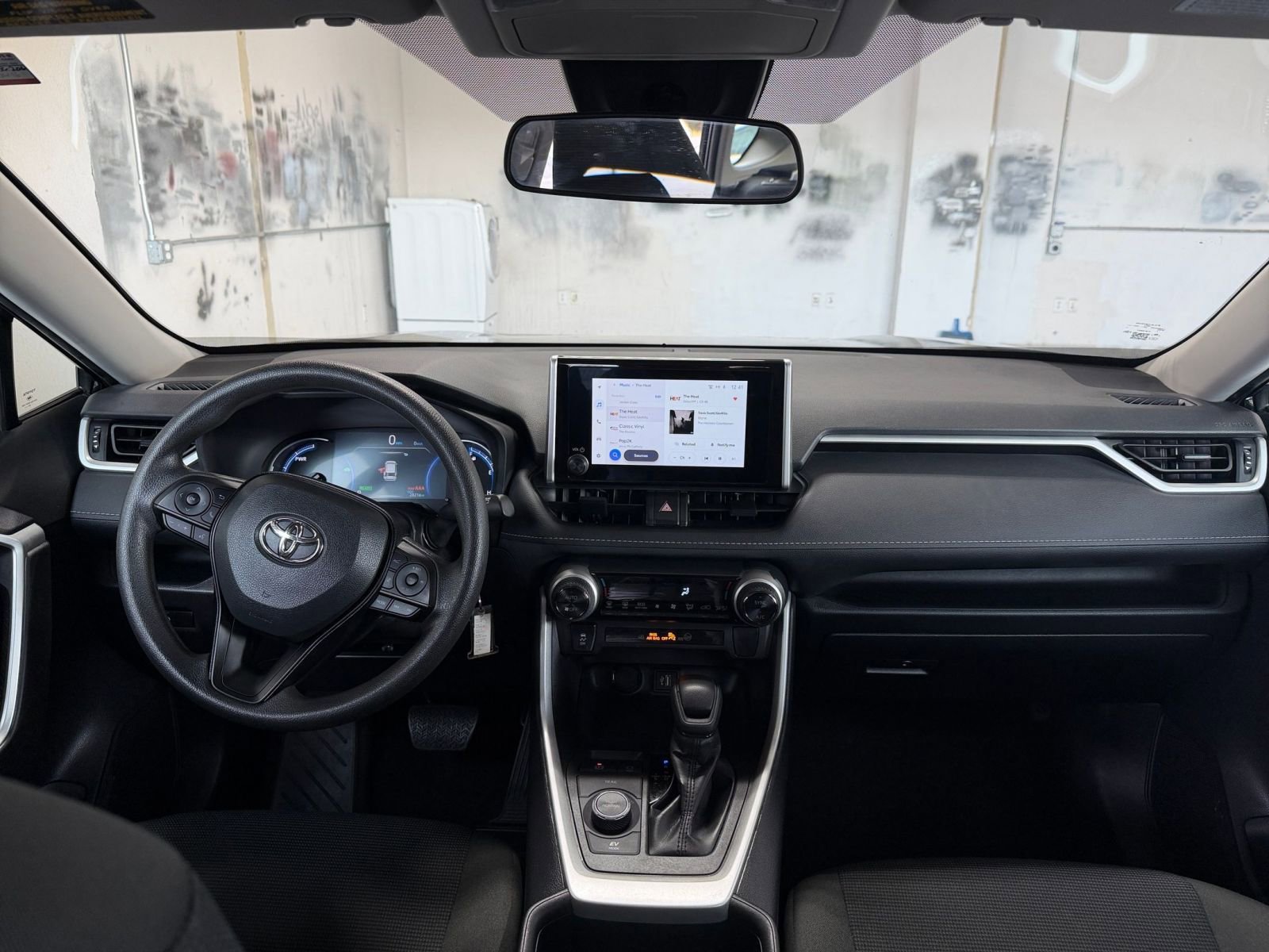 Thumbnail: 2025 Toyota RAV4 - 32