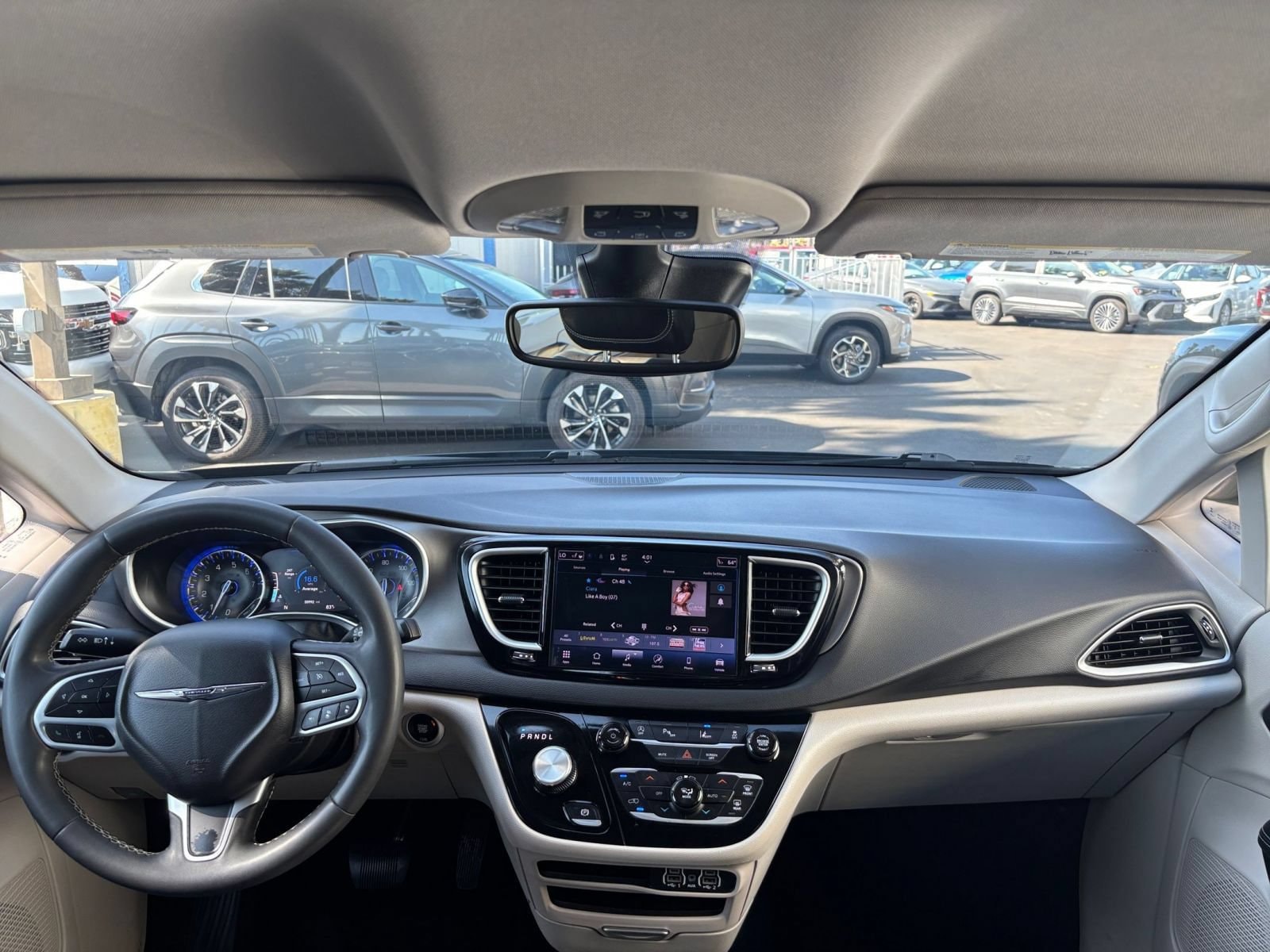 Thumbnail: 2024 Chrysler Pacifica - 35