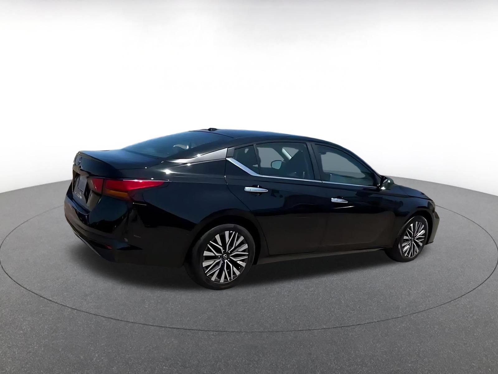 Thumbnail: 2025 Nissan Altima - 12
