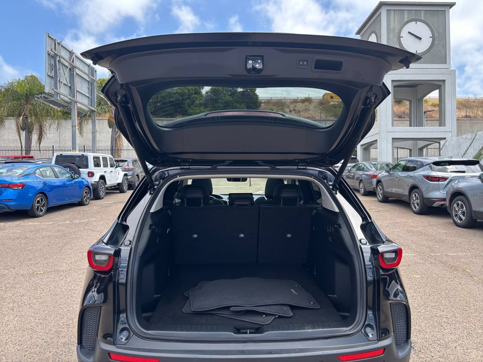Thumbnail: 2026 Mazda CX-50 - 32