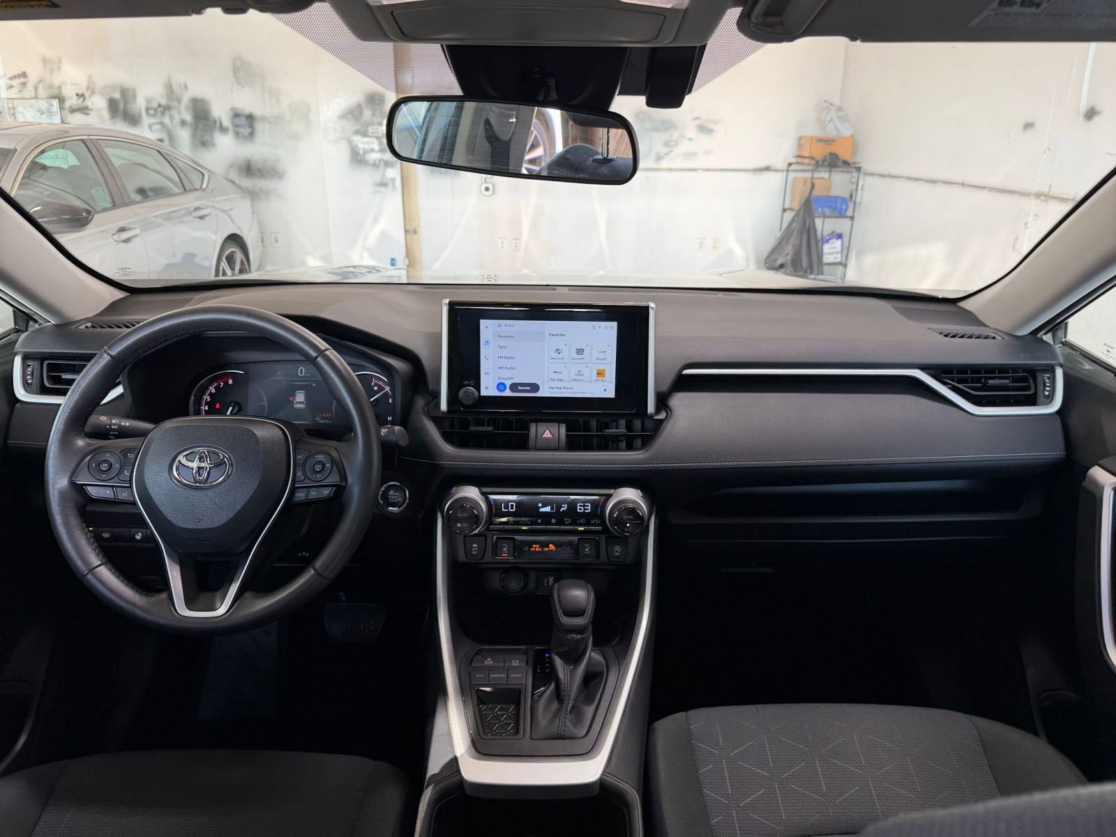 Thumbnail: 2025 Toyota RAV4 - 33