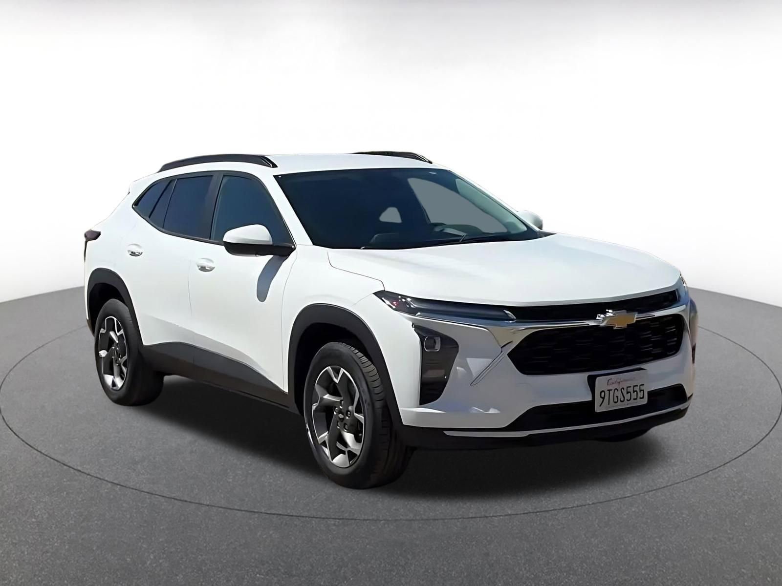 Thumbnail: 2025 Chevrolet Trax - 3