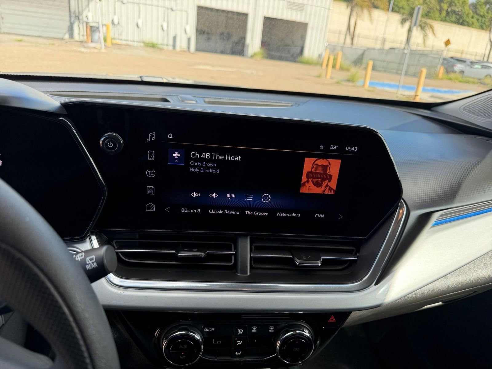 Thumbnail: 2025 Chevrolet Trax - 21