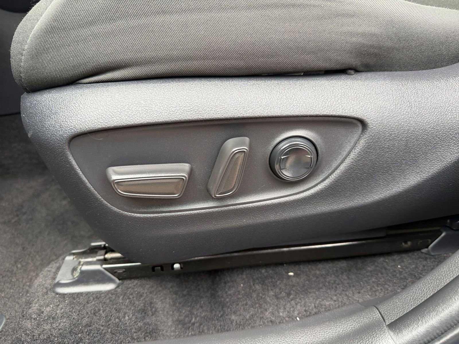 Thumbnail: 2025 Toyota RAV4 - 23