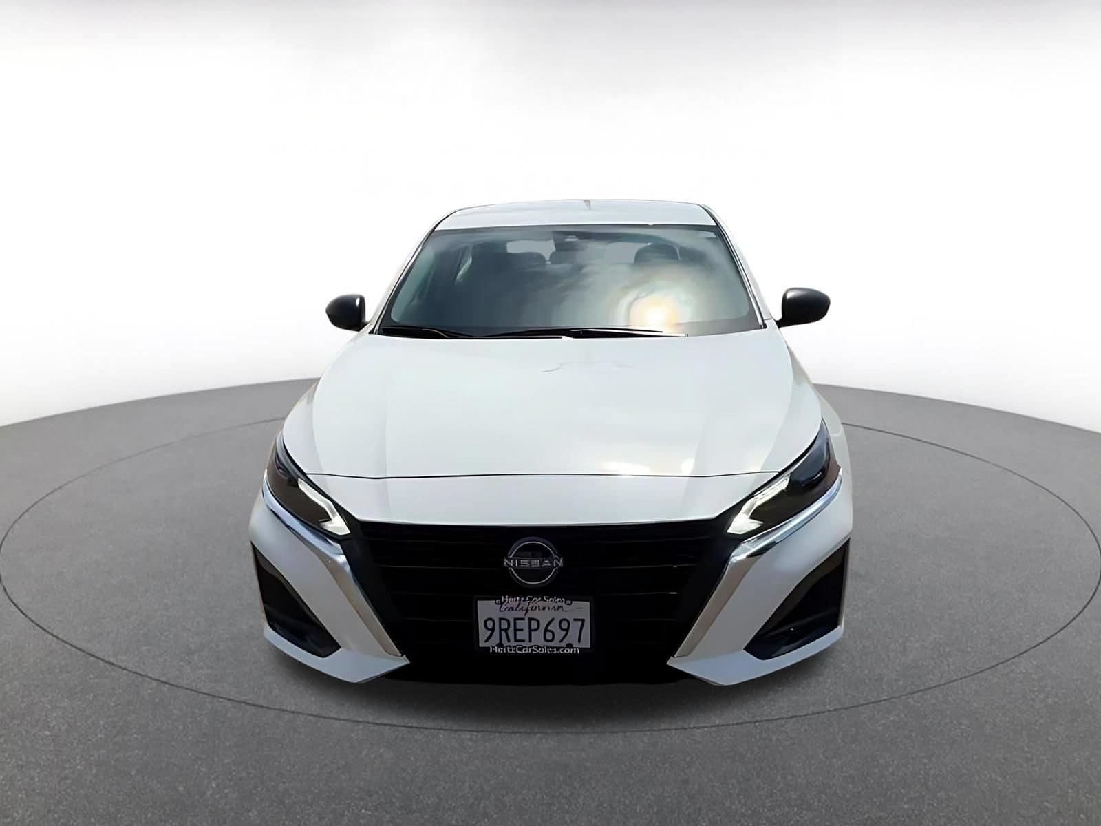 Thumbnail: 2025 Nissan Altima - 8