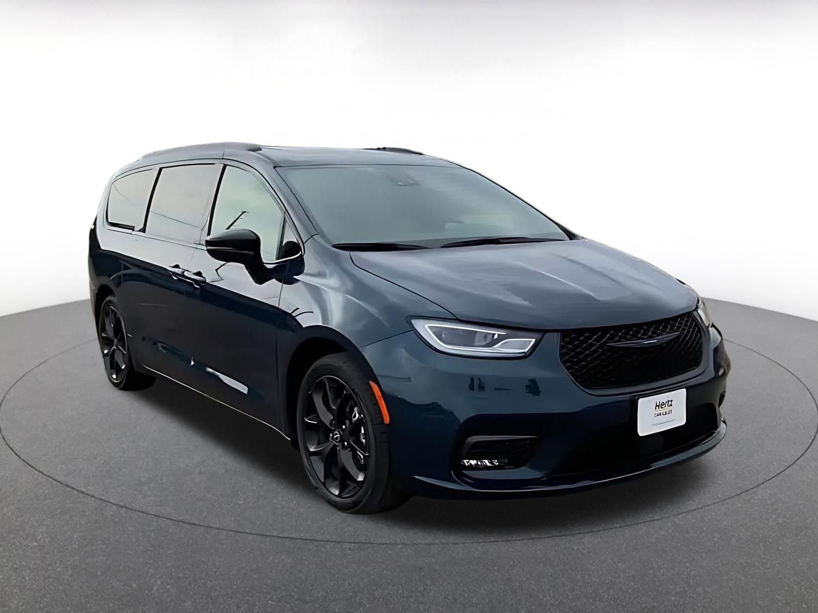 Thumbnail: 2025 Chrysler Pacifica - 3