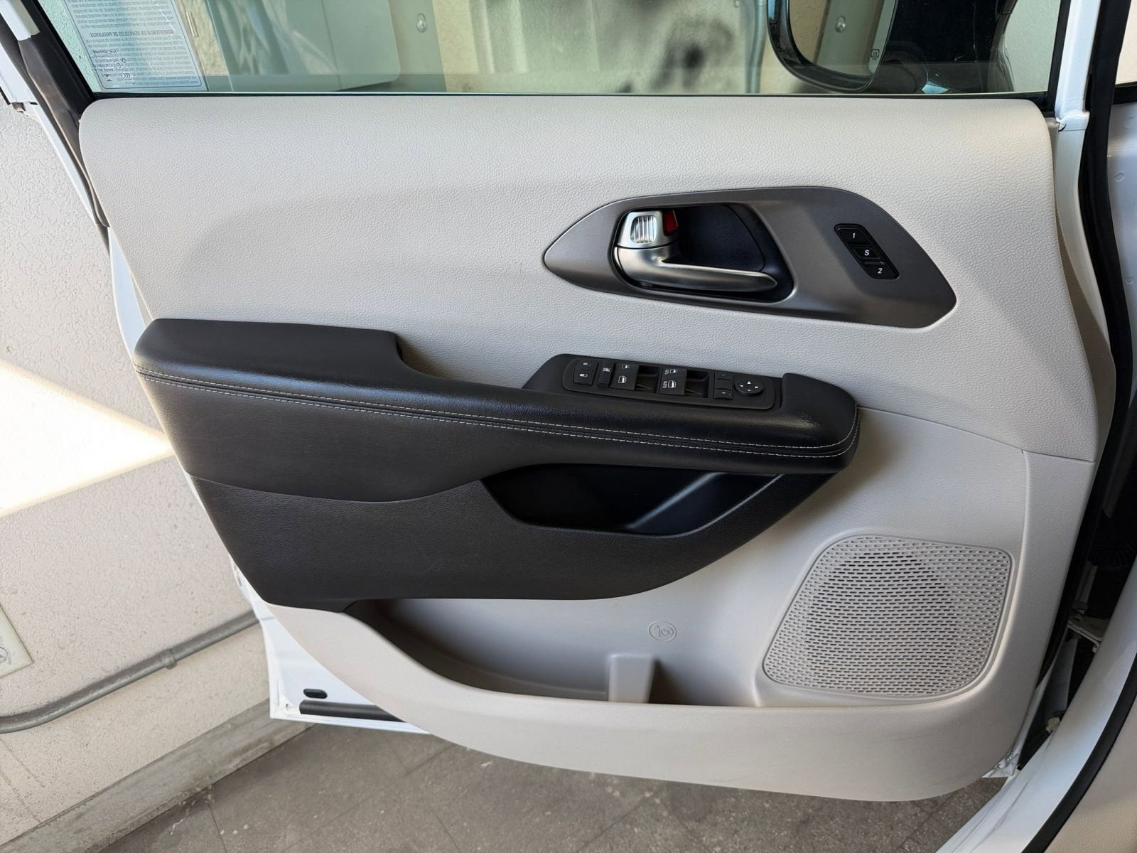 Thumbnail: 2024 Chrysler Pacifica - 20