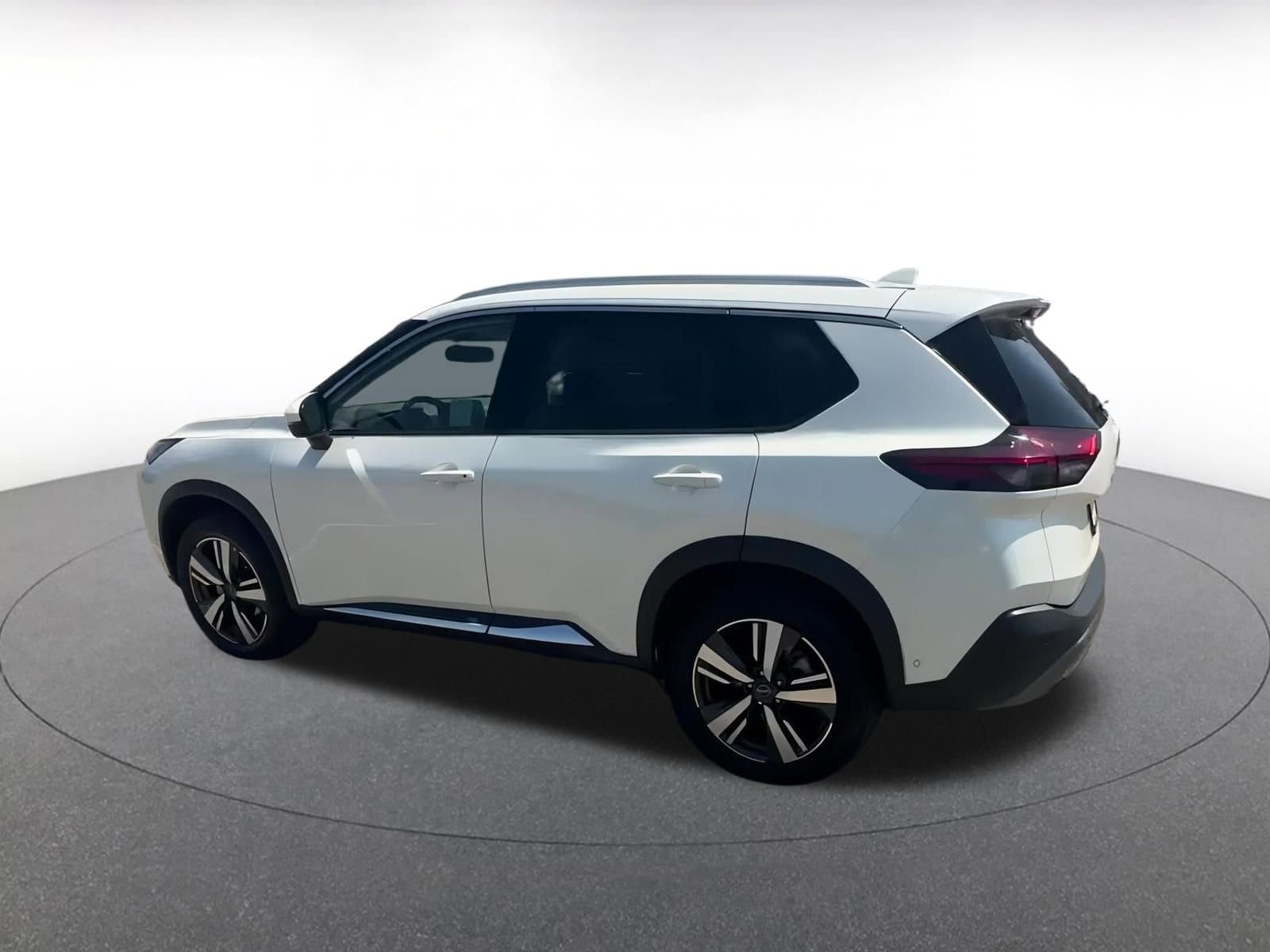 Thumbnail: 2023 Nissan Rogue - 10