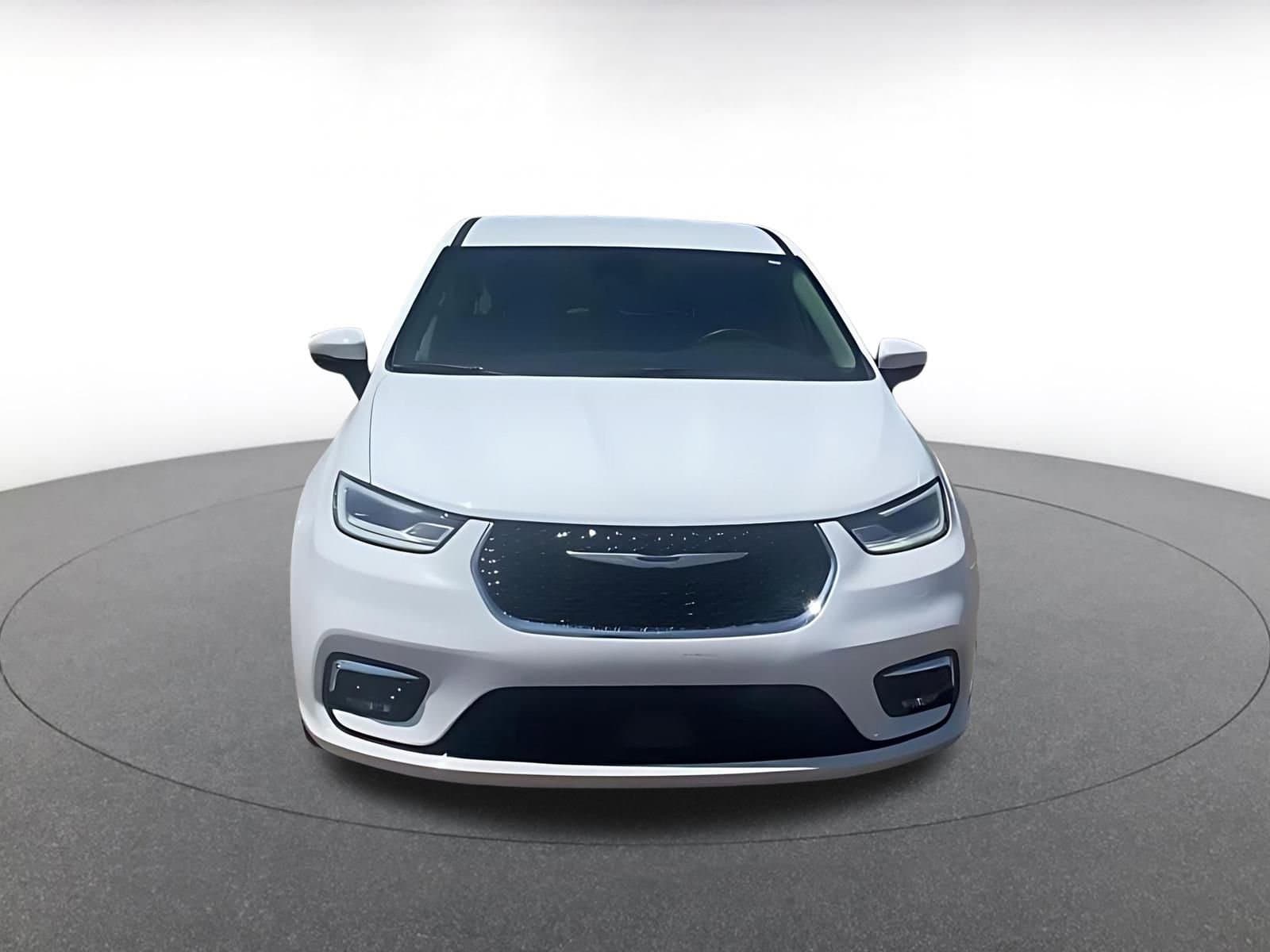 Thumbnail: 2023 Chrysler Pacifica - 4