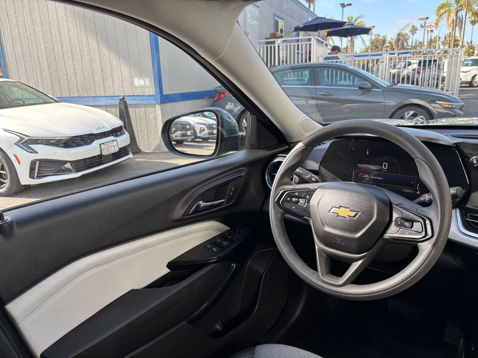Thumbnail: 2025 Chevrolet Trax - 33