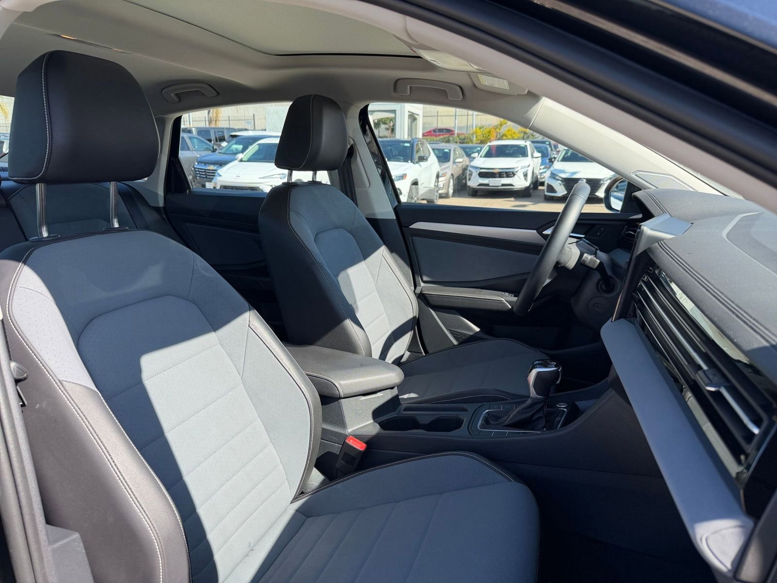 Thumbnail: 2025 Volkswagen Jetta - 35