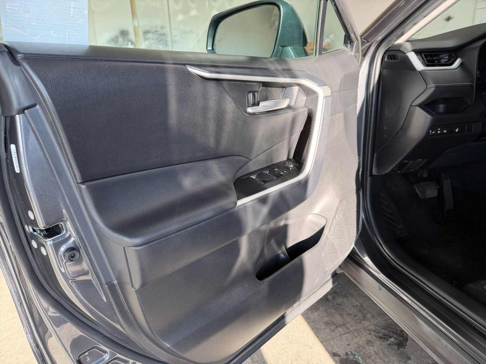 Thumbnail: 2025 Toyota RAV4 - 20