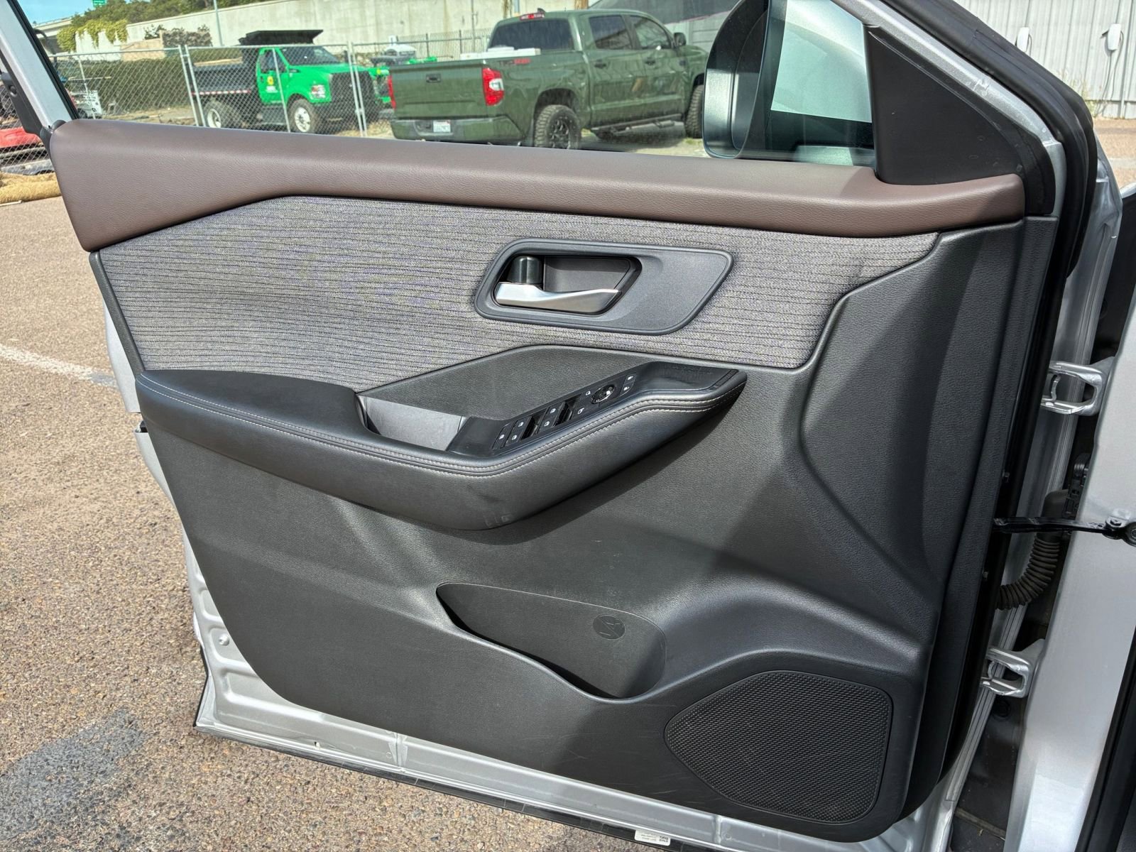 Thumbnail: 2023 Nissan Rogue - 18