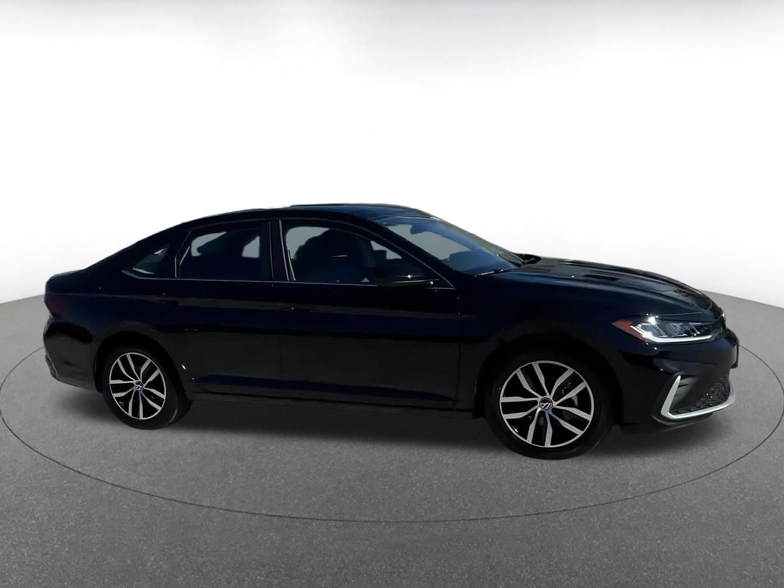 Thumbnail: 2025 Volkswagen Jetta - 15