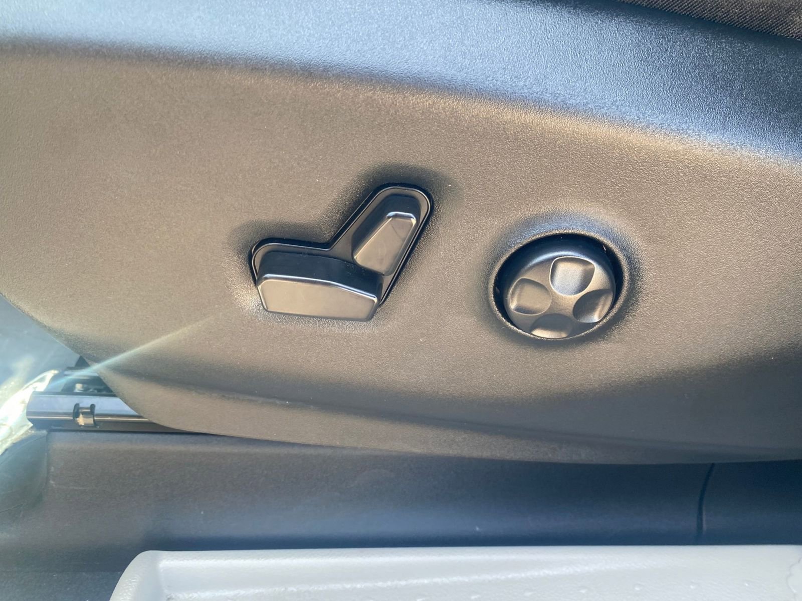 Thumbnail: 2023 Chrysler Pacifica - 23