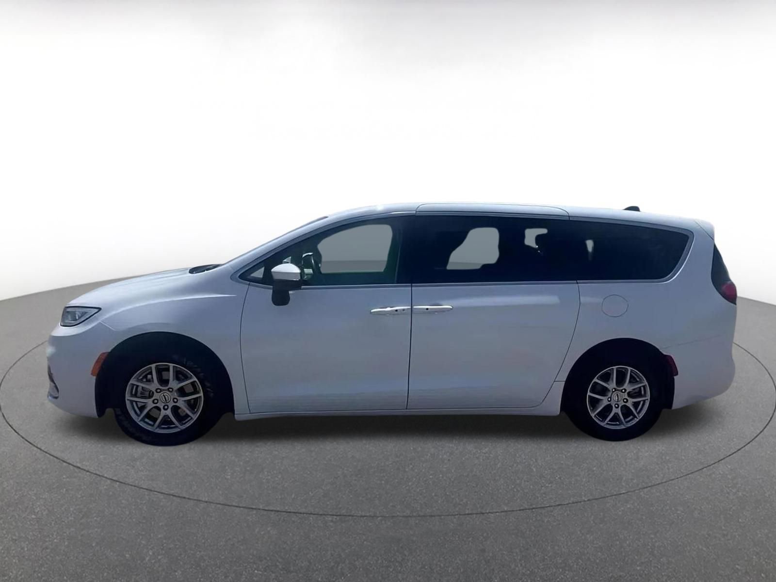 Thumbnail: 2023 Chrysler Pacifica - 9