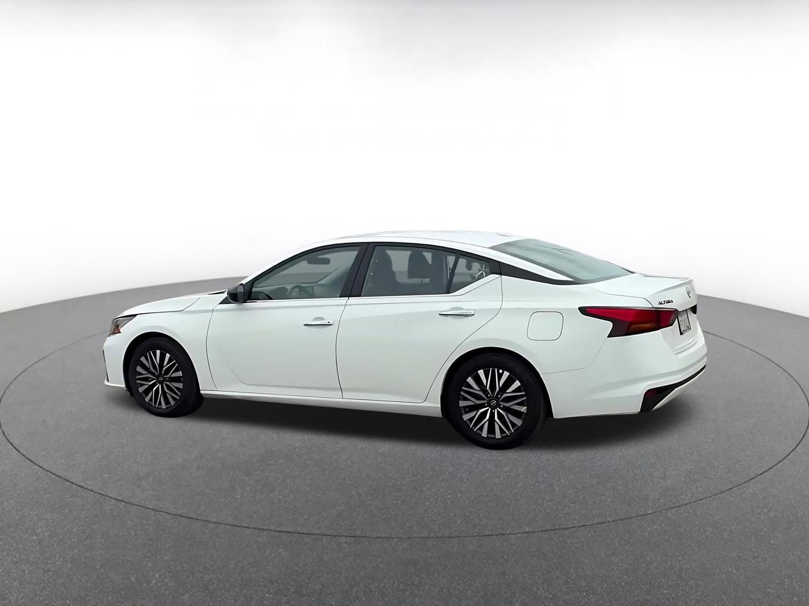 Thumbnail: 2025 Nissan Altima - 10