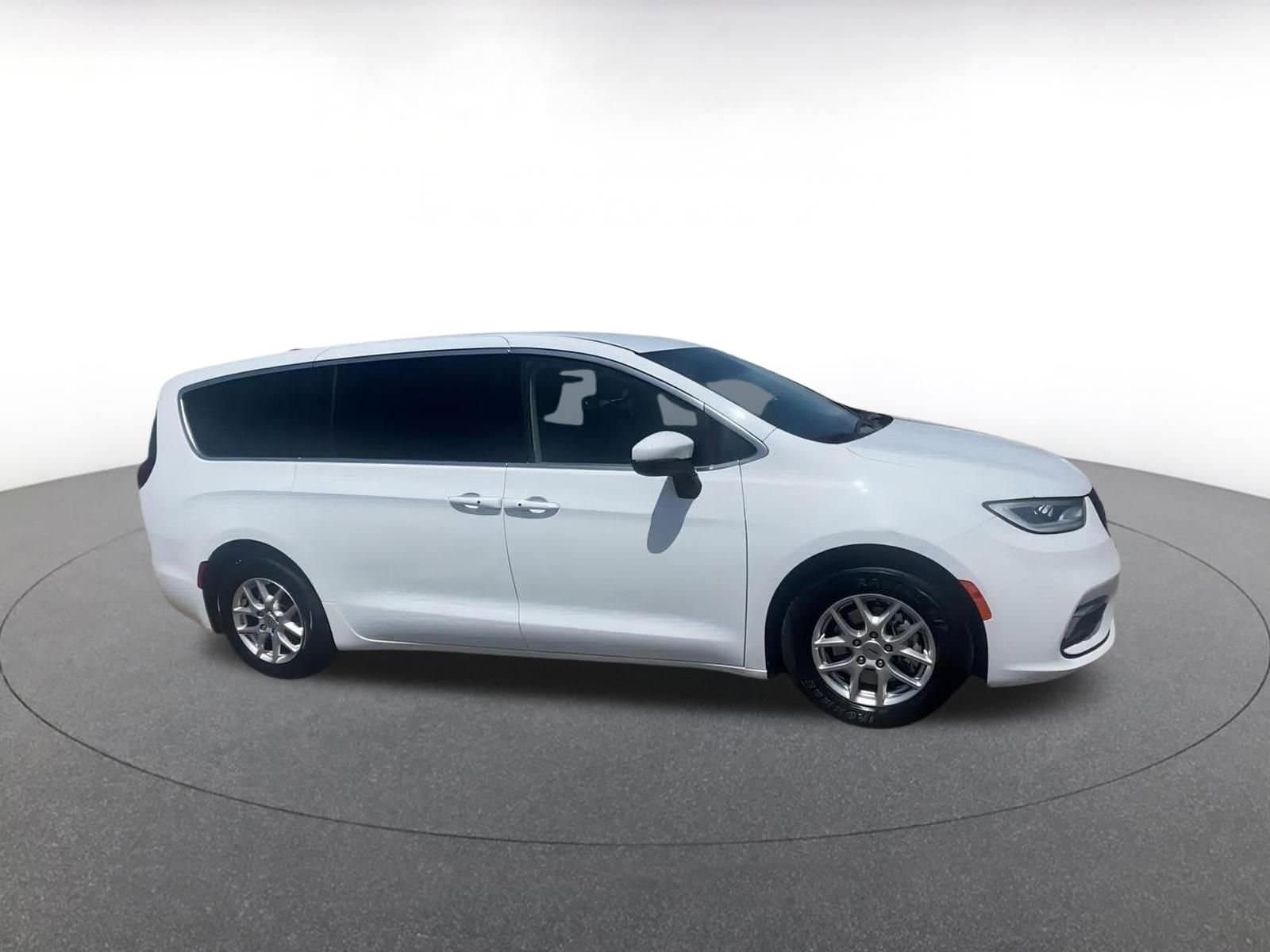 Thumbnail: 2023 Chrysler Pacifica - 2