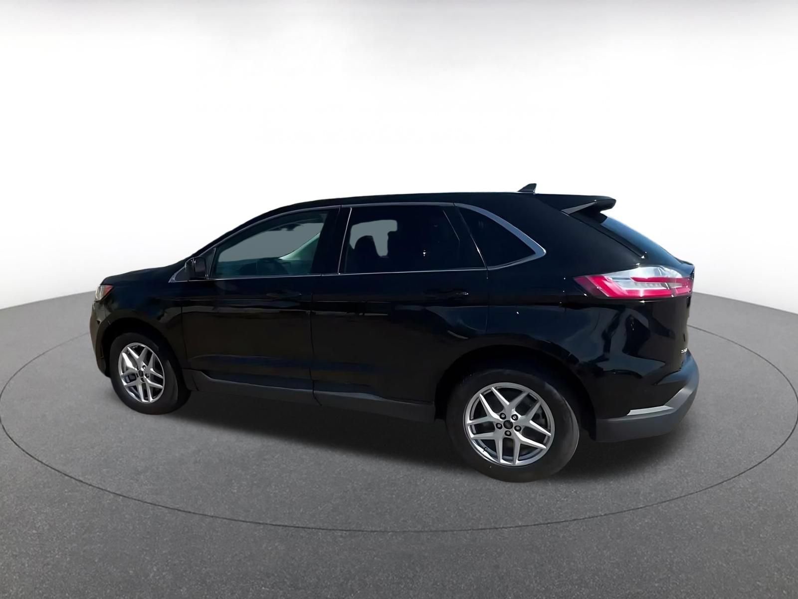 Thumbnail: 2023 Ford Edge - 10