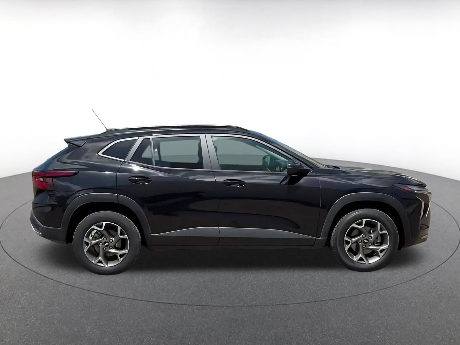 Thumbnail: 2025 Chevrolet Trax - 16