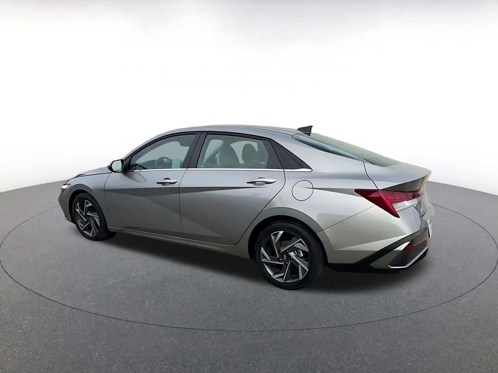 Thumbnail: 2025 Hyundai Elantra - 10