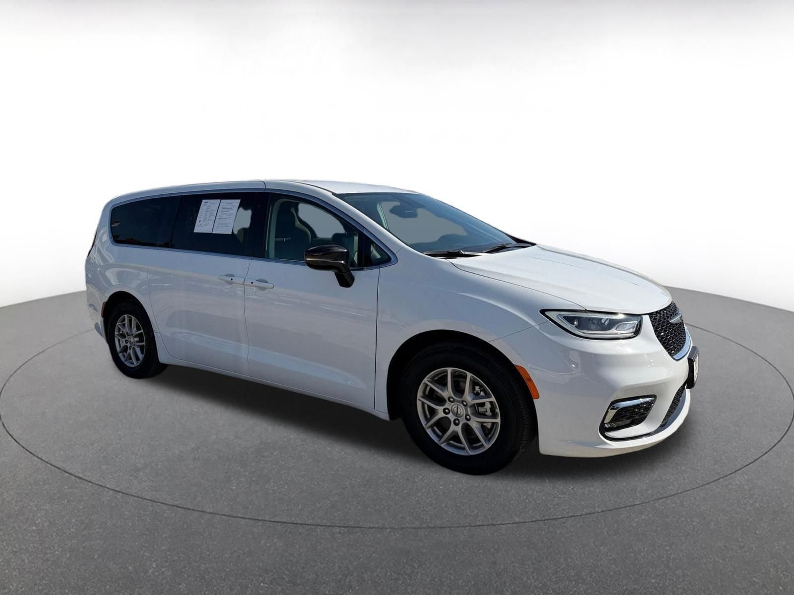 Thumbnail: 2024 Chrysler Pacifica - 1