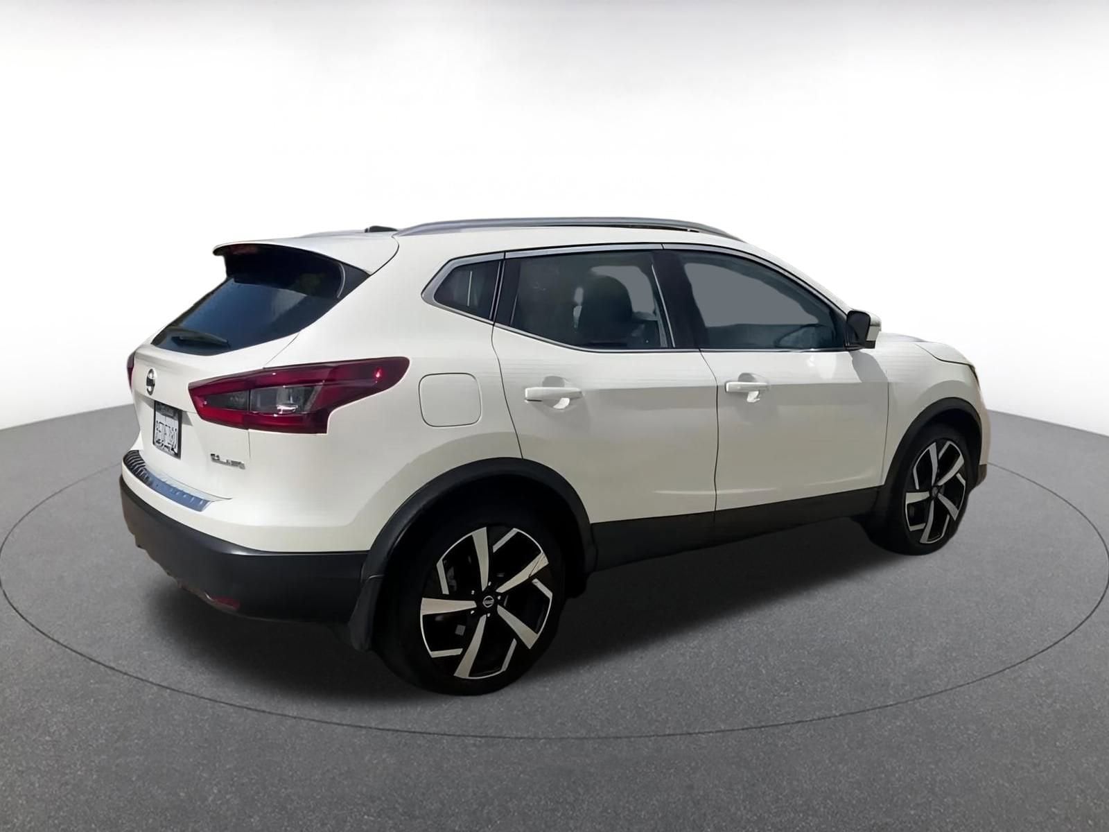 Thumbnail: 2022 Nissan Rogue Sport - 15