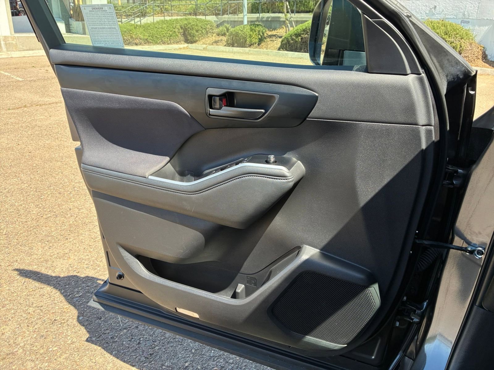 Thumbnail: 2025 Toyota Highlander - 18