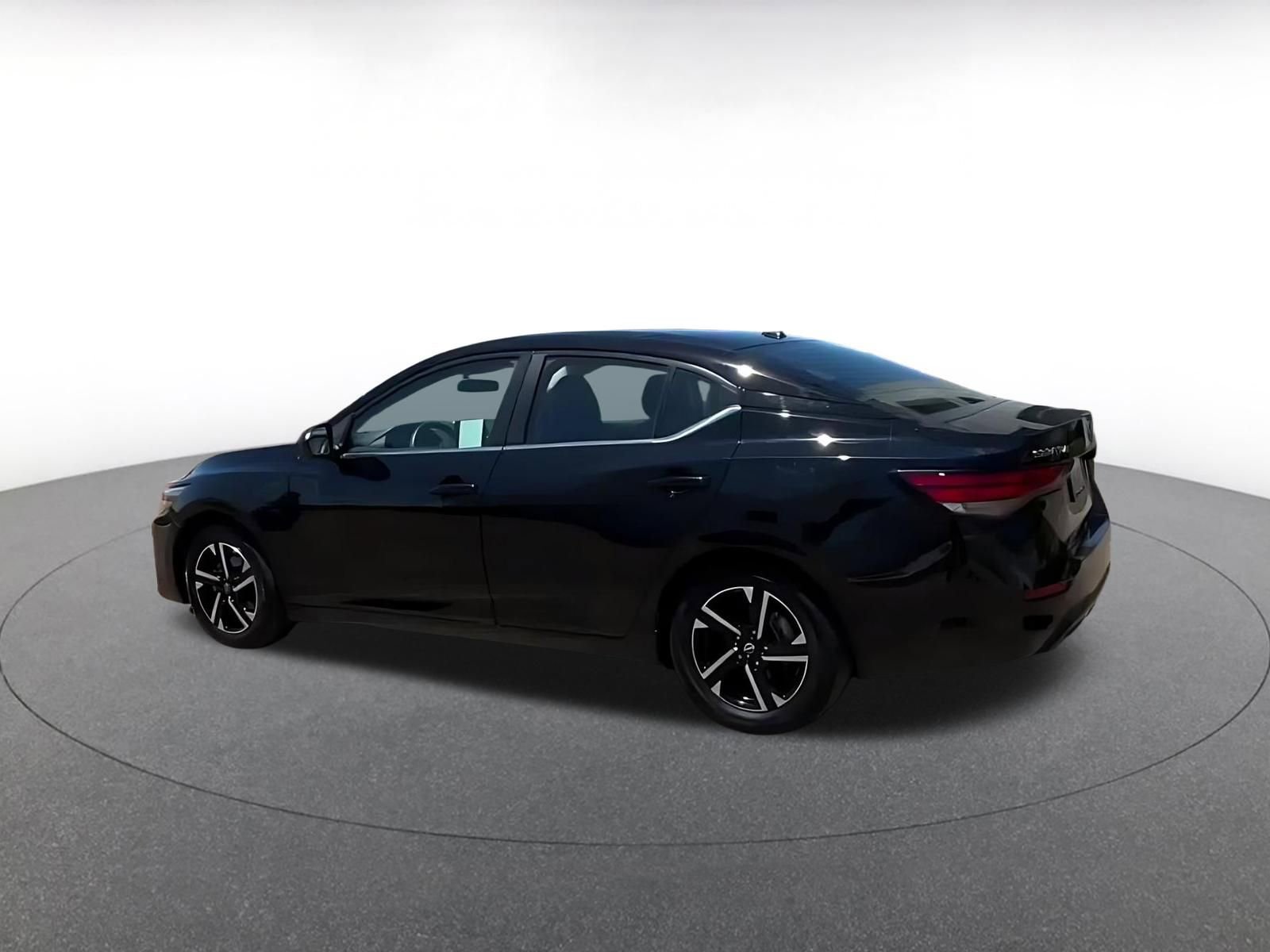 Thumbnail: 2025 Nissan Sentra - 10