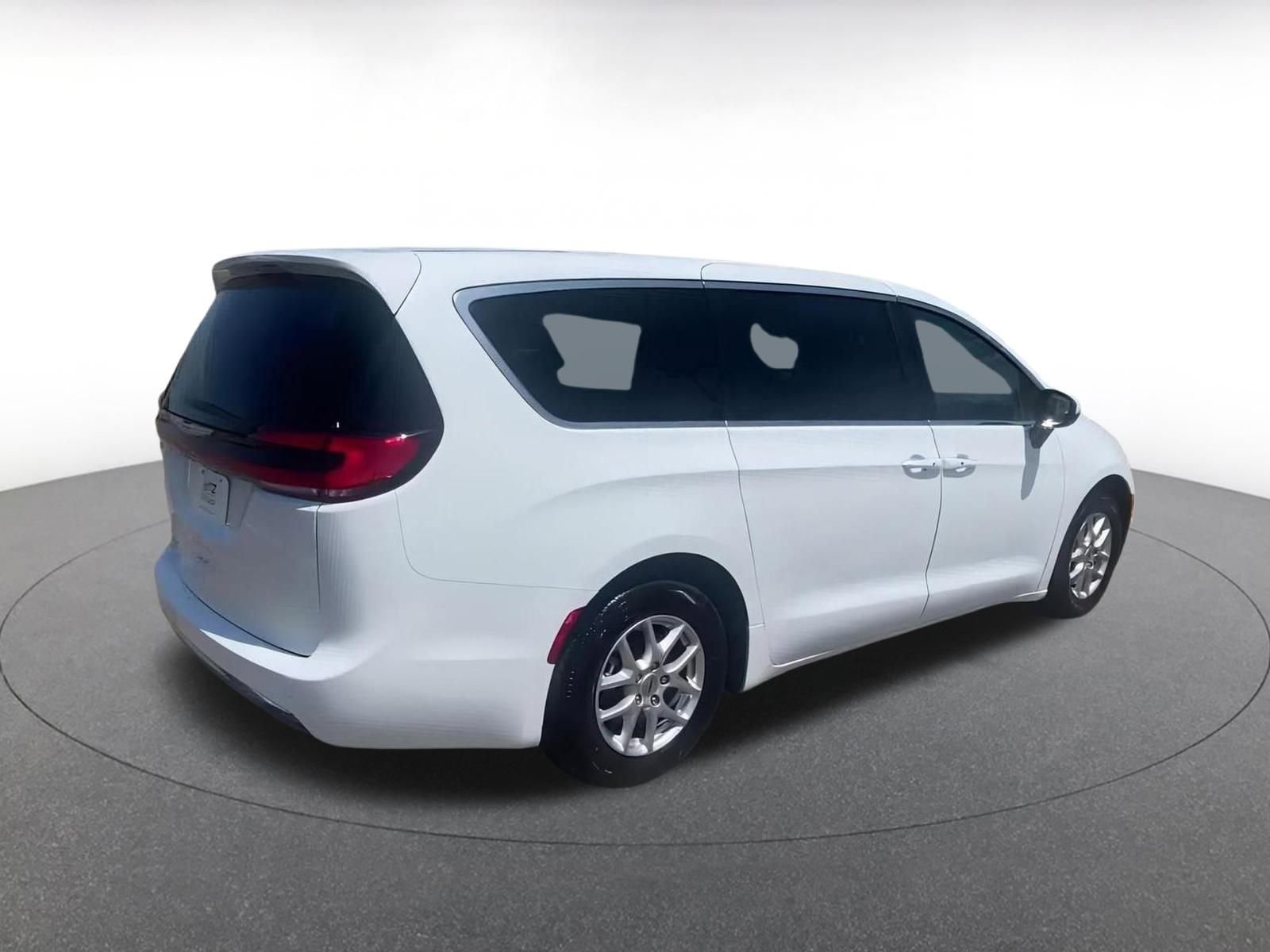 Thumbnail: 2023 Chrysler Pacifica - 15