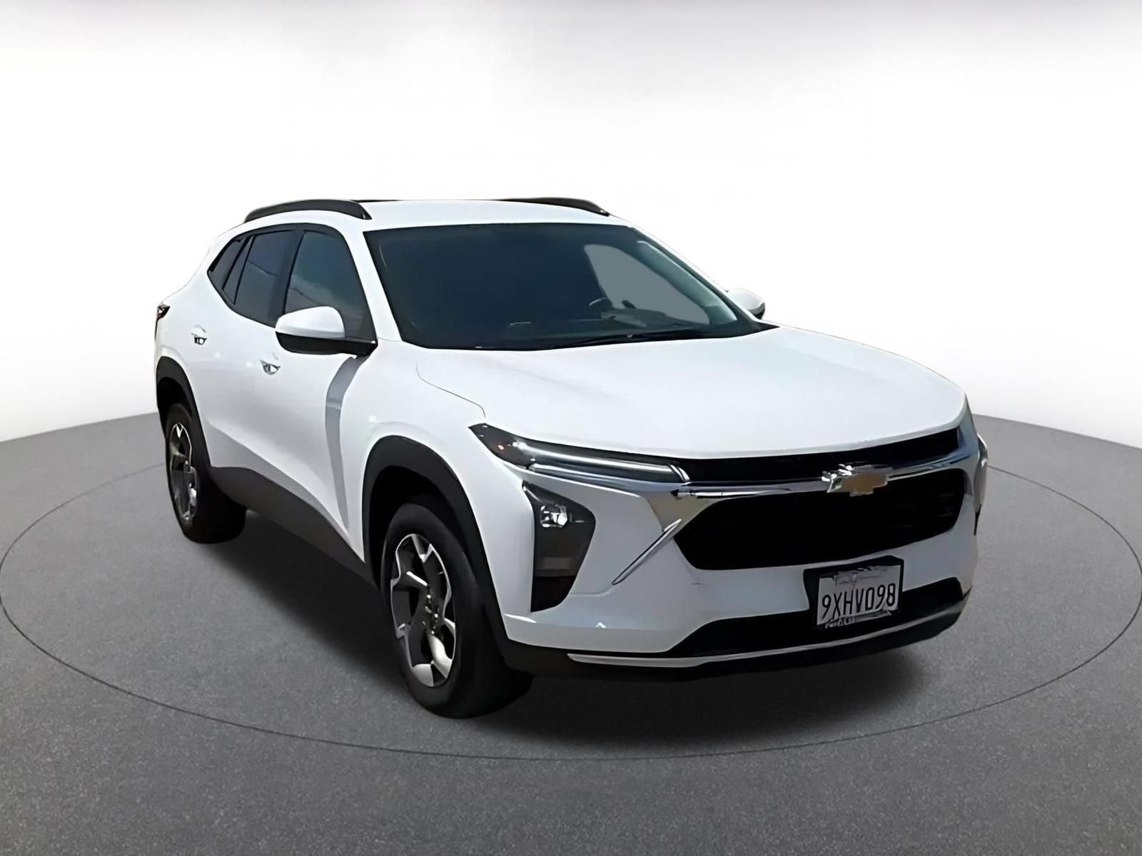 Thumbnail: 2025 Chevrolet Trax - 3