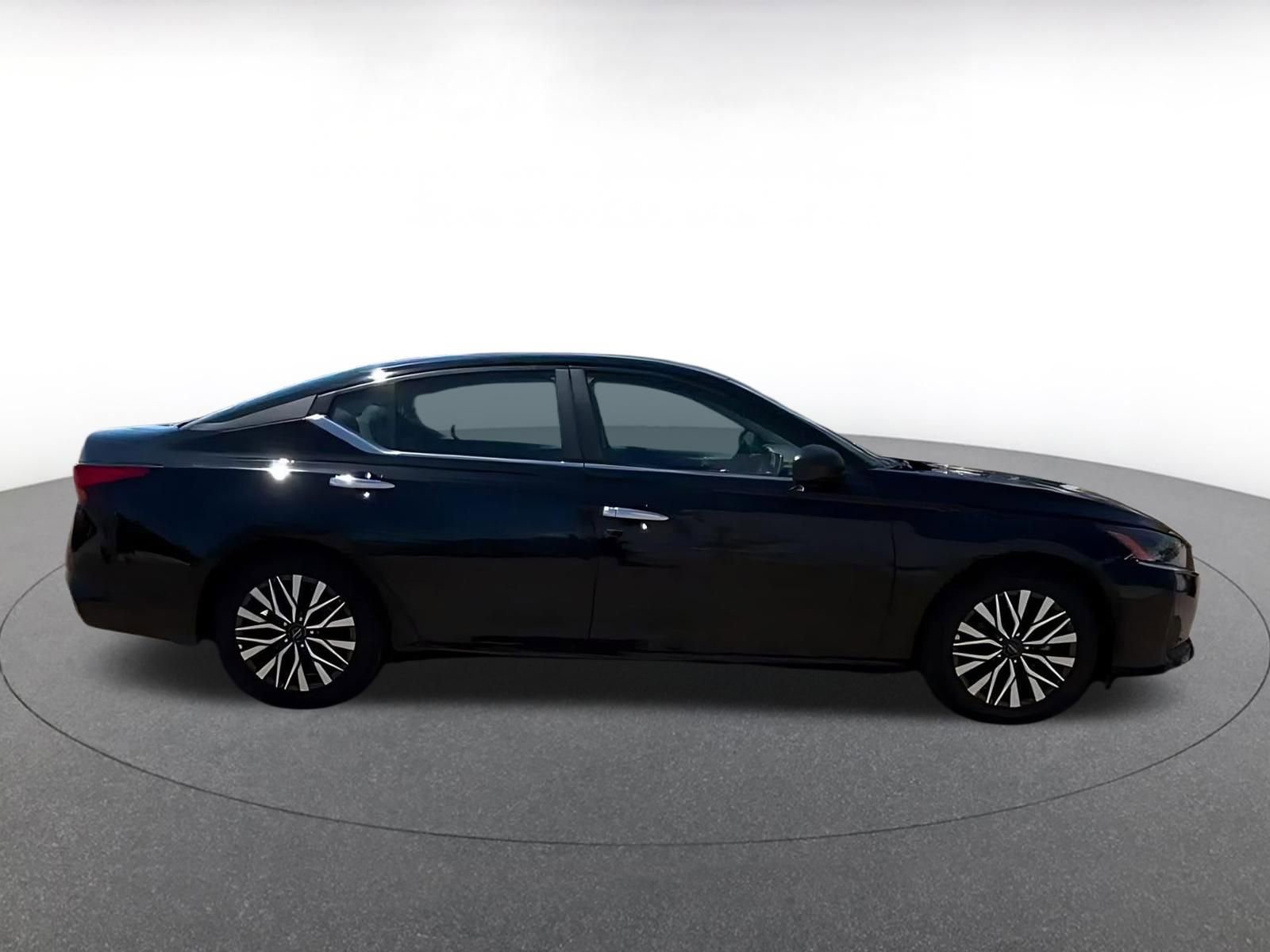 Thumbnail: 2025 Nissan Altima - 16