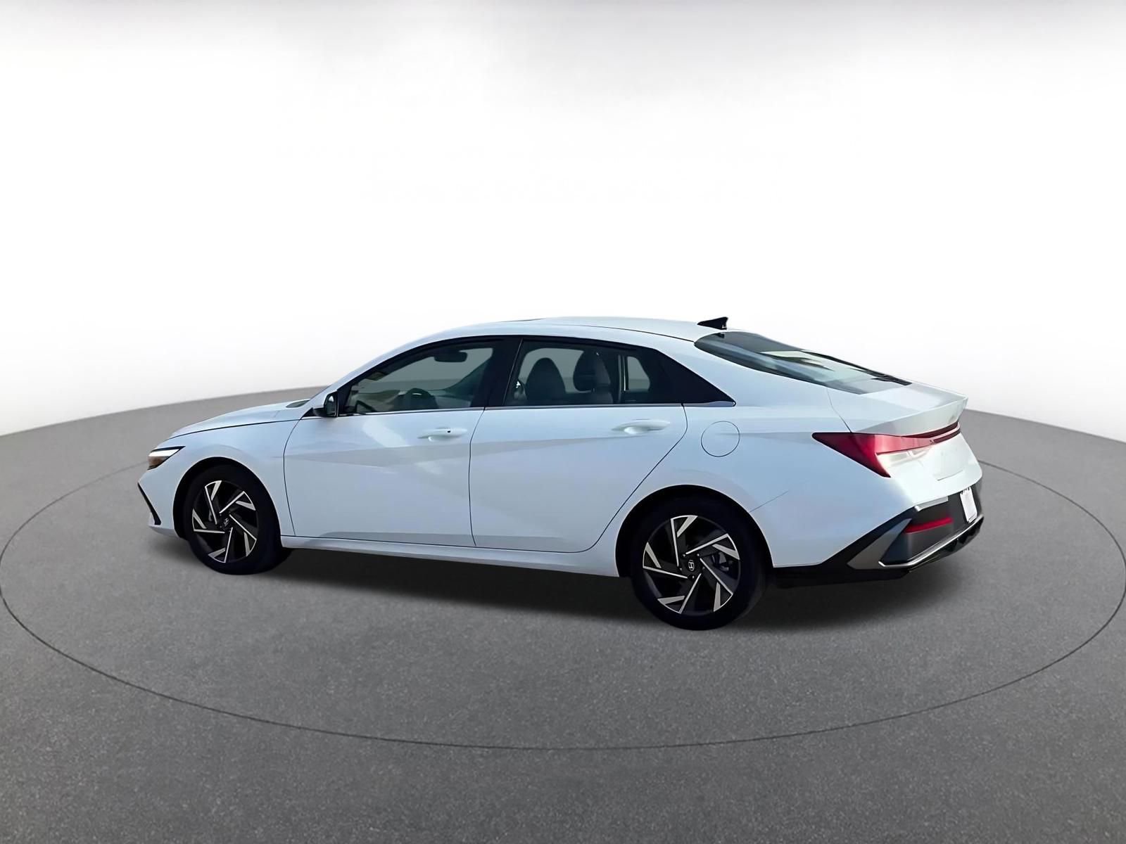 Thumbnail: 2025 Hyundai Elantra - 10