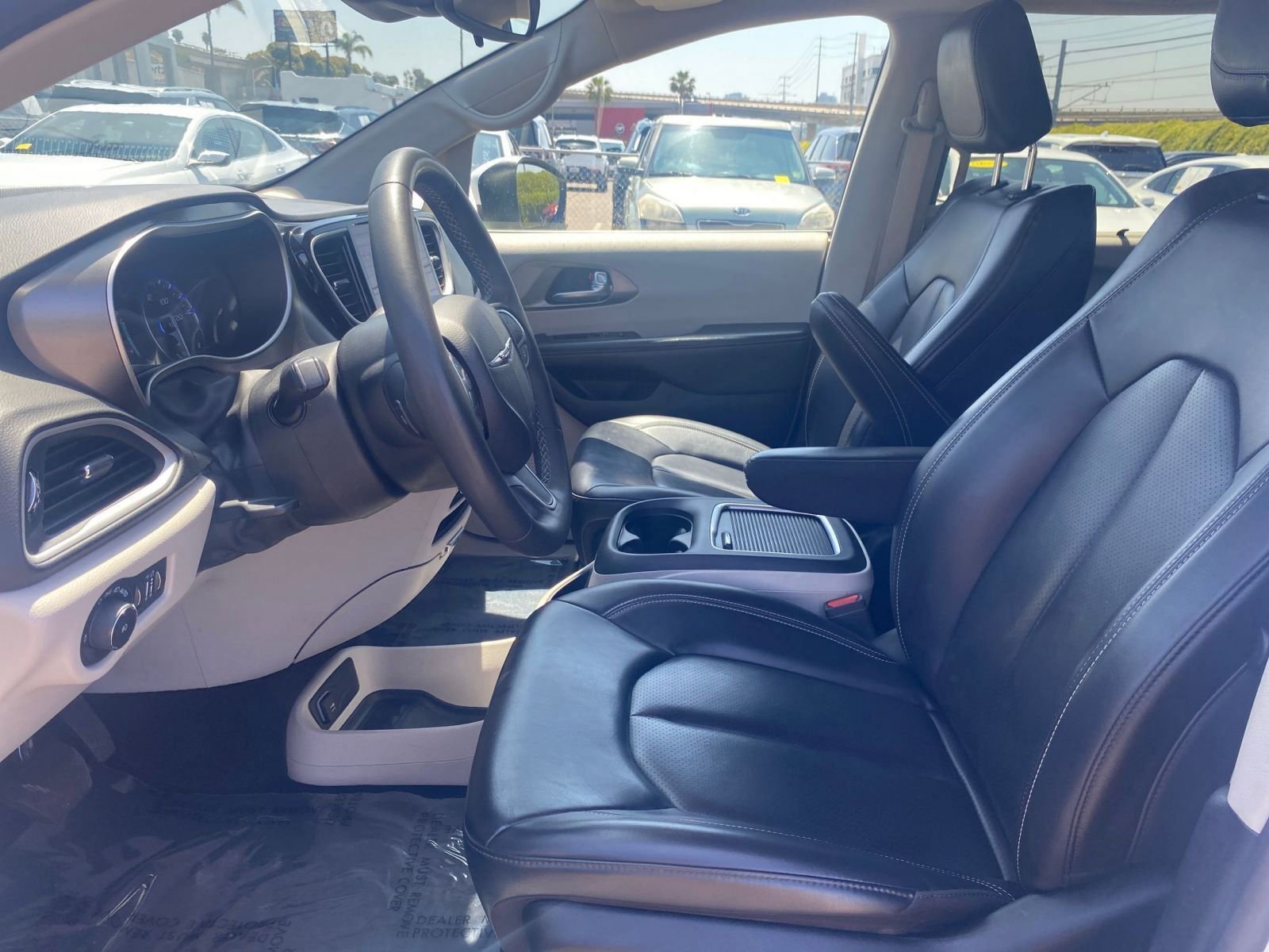 Thumbnail: 2023 Chrysler Pacifica - 25