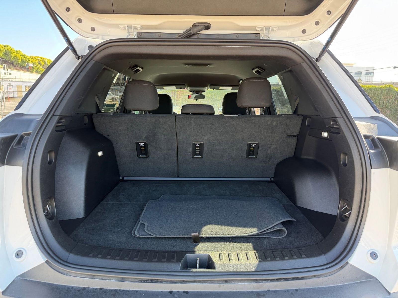 Thumbnail: 2025 Chevrolet Equinox - 30