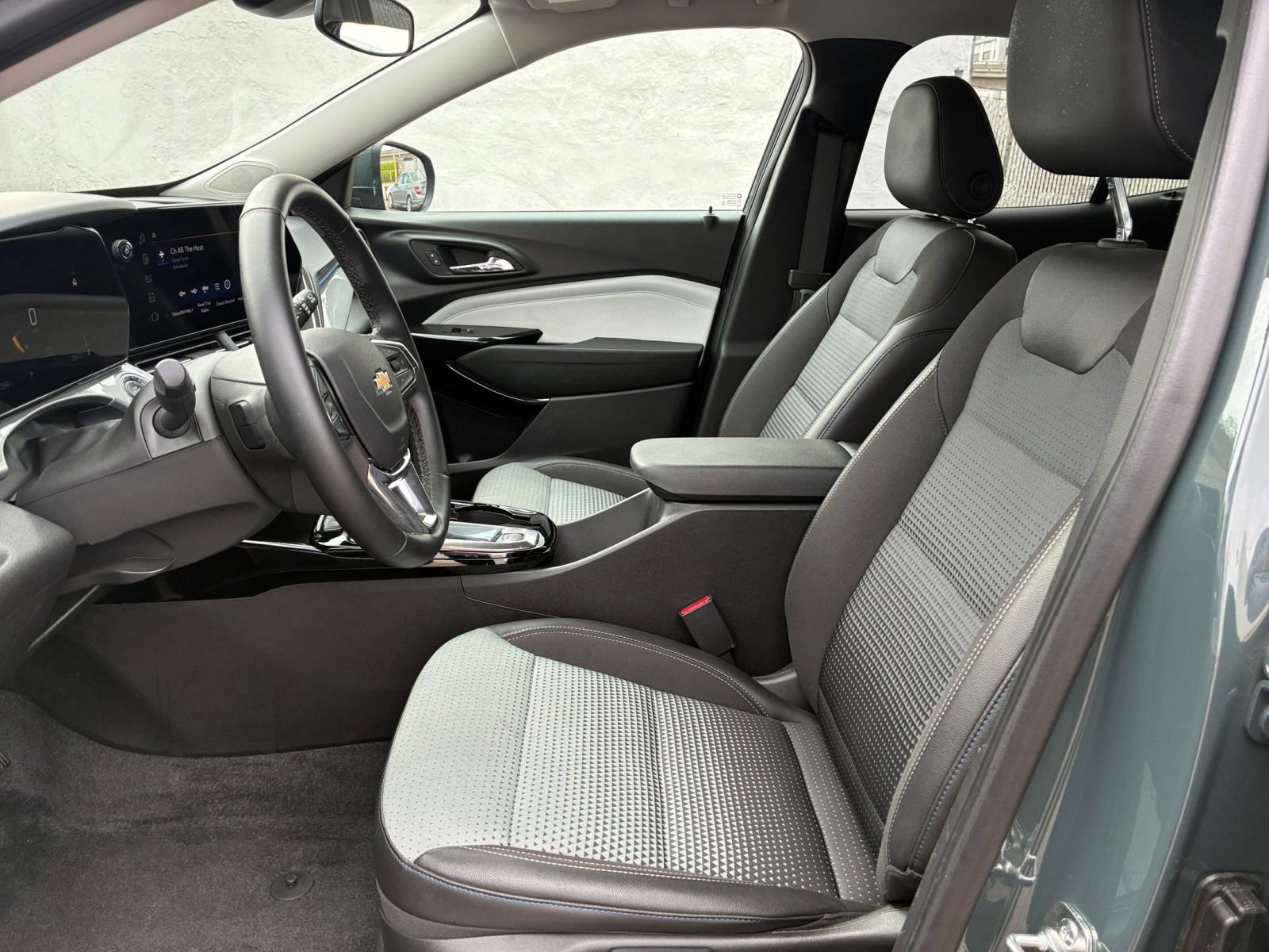 Thumbnail: 2025 Chevrolet Trax - 25