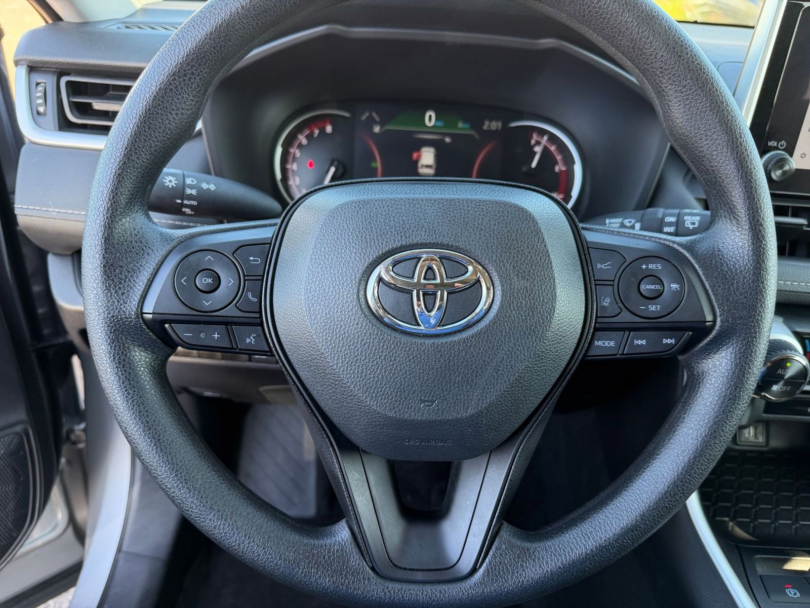 Thumbnail: 2025 Toyota RAV4 - 28