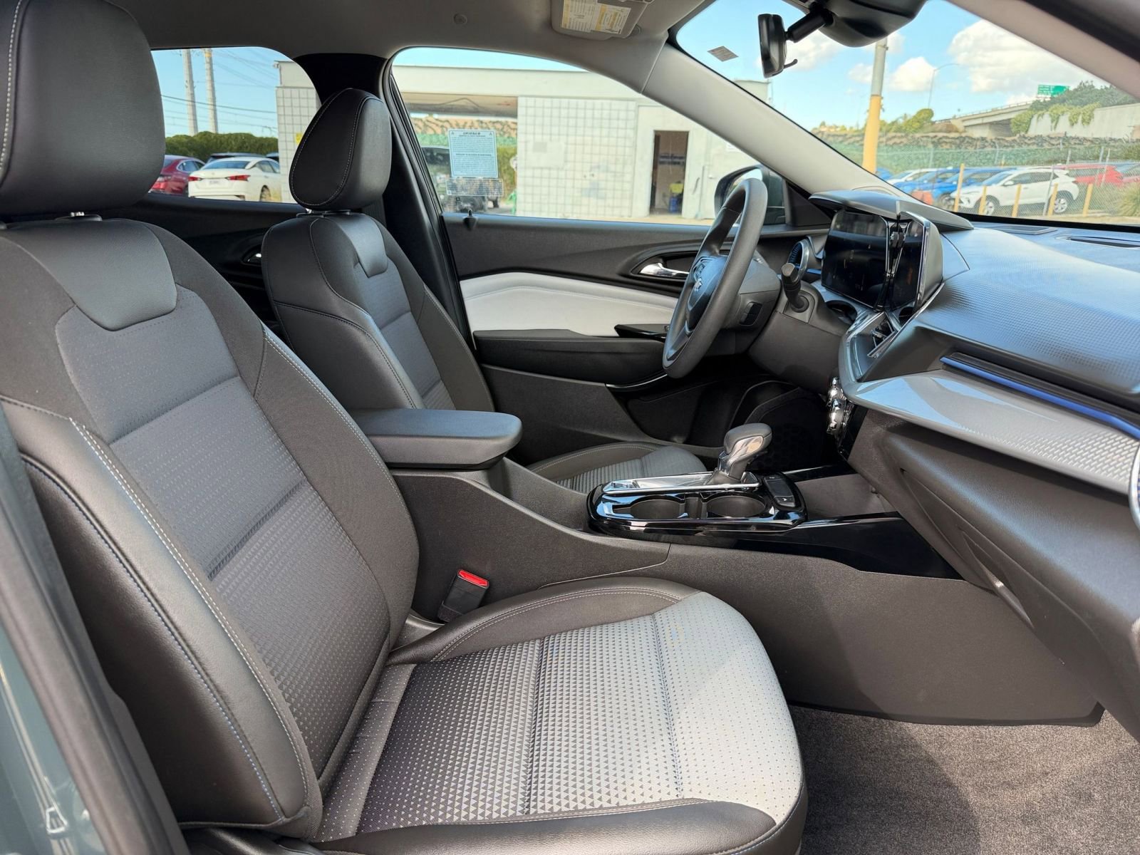 Thumbnail: 2025 Chevrolet Trax - 34