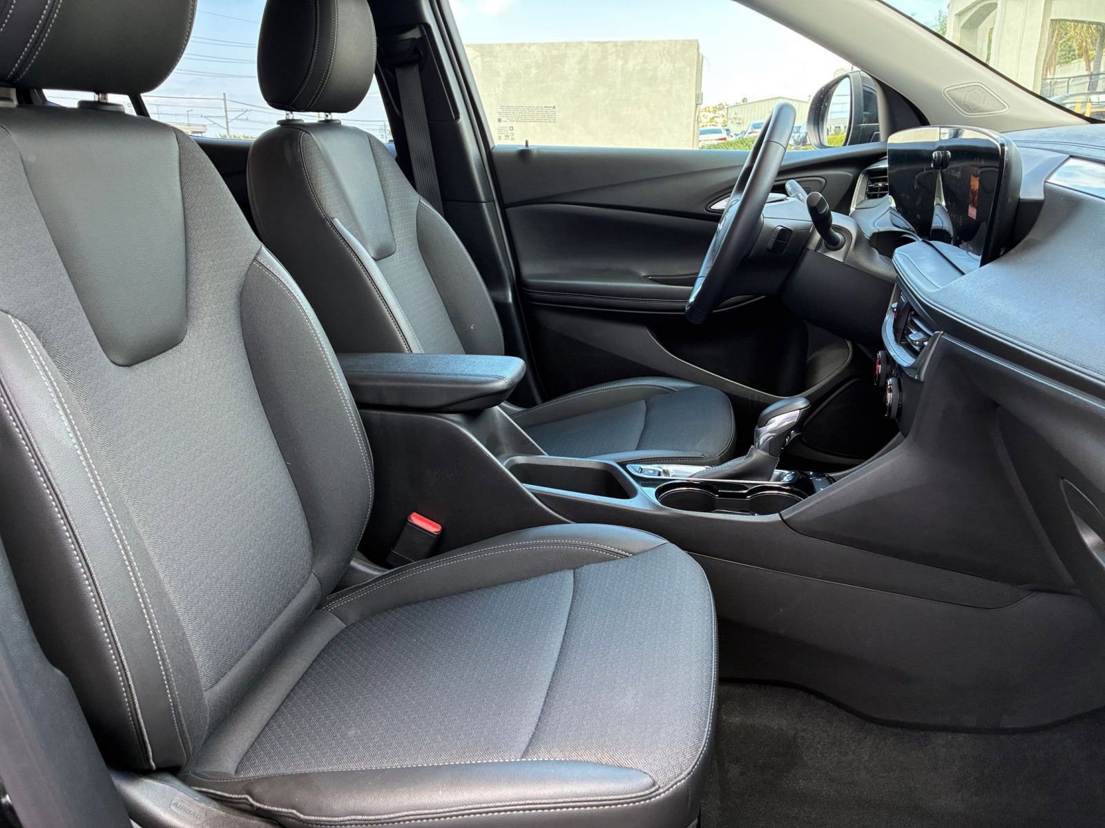 Thumbnail: 2025 Buick Encore GX - 35