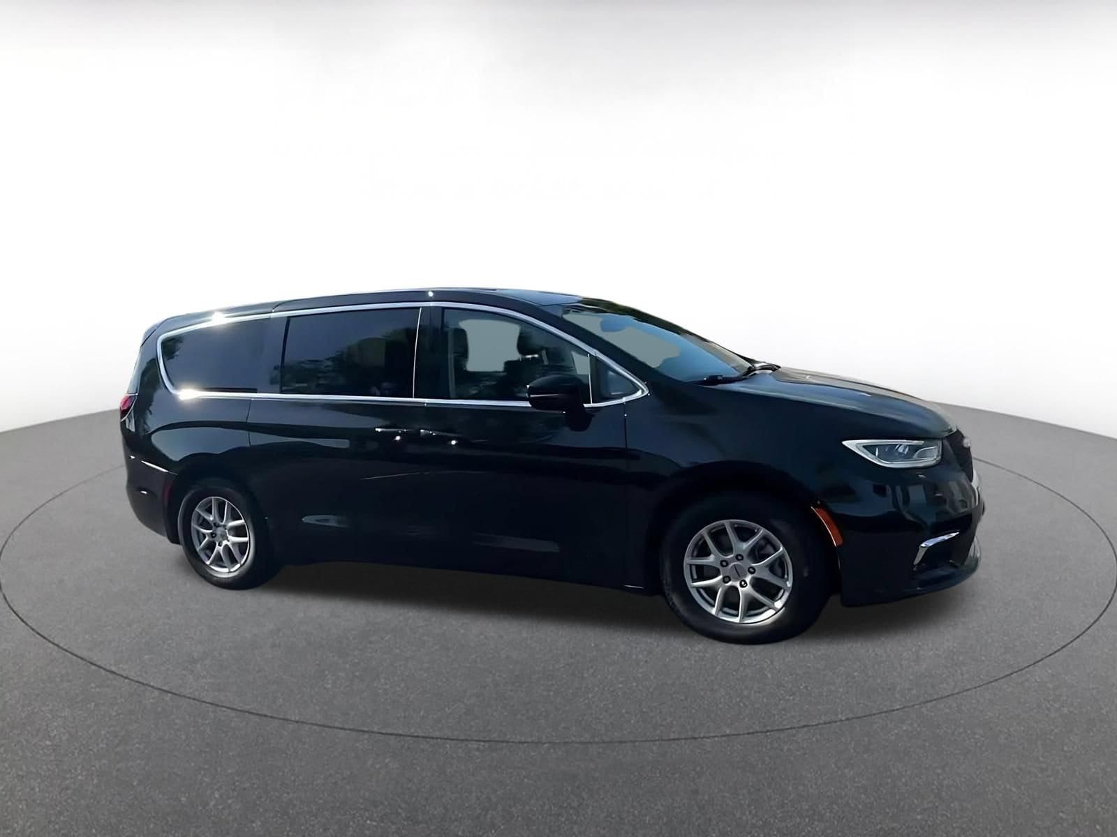 Thumbnail: 2024 Chrysler Pacifica - 2