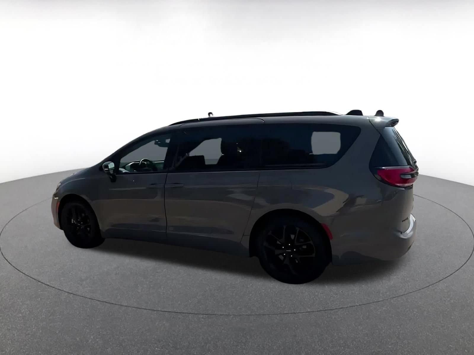Thumbnail: 2025 Chrysler Pacifica - 10