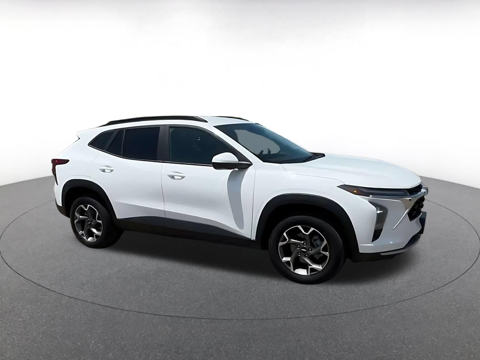 Thumbnail: 2025 Chevrolet Trax - 2