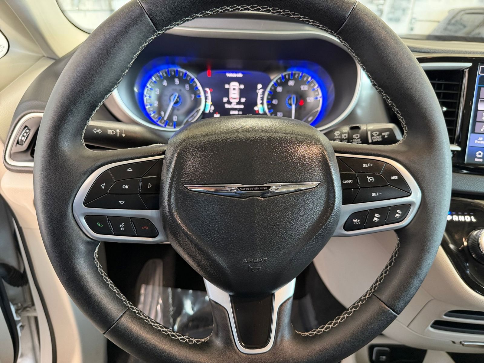 Thumbnail: 2024 Chrysler Pacifica - 28