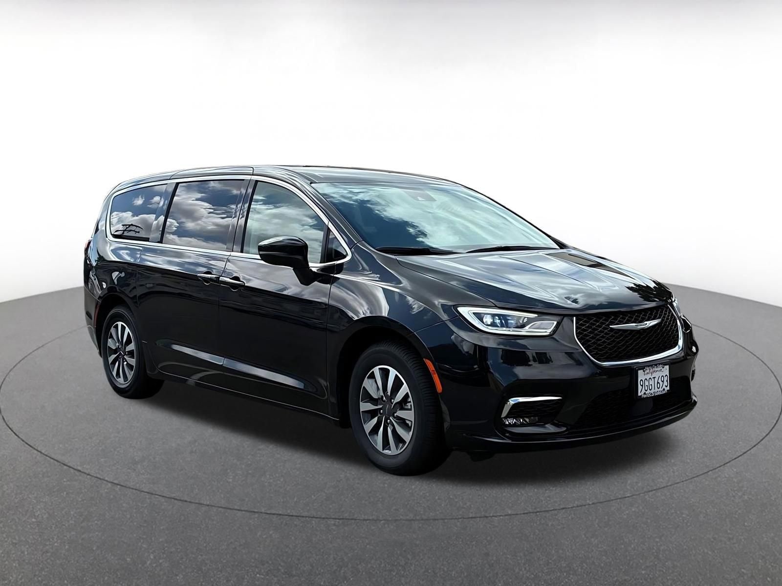 2023 Chrysler Pacifica Hybrid Touring L