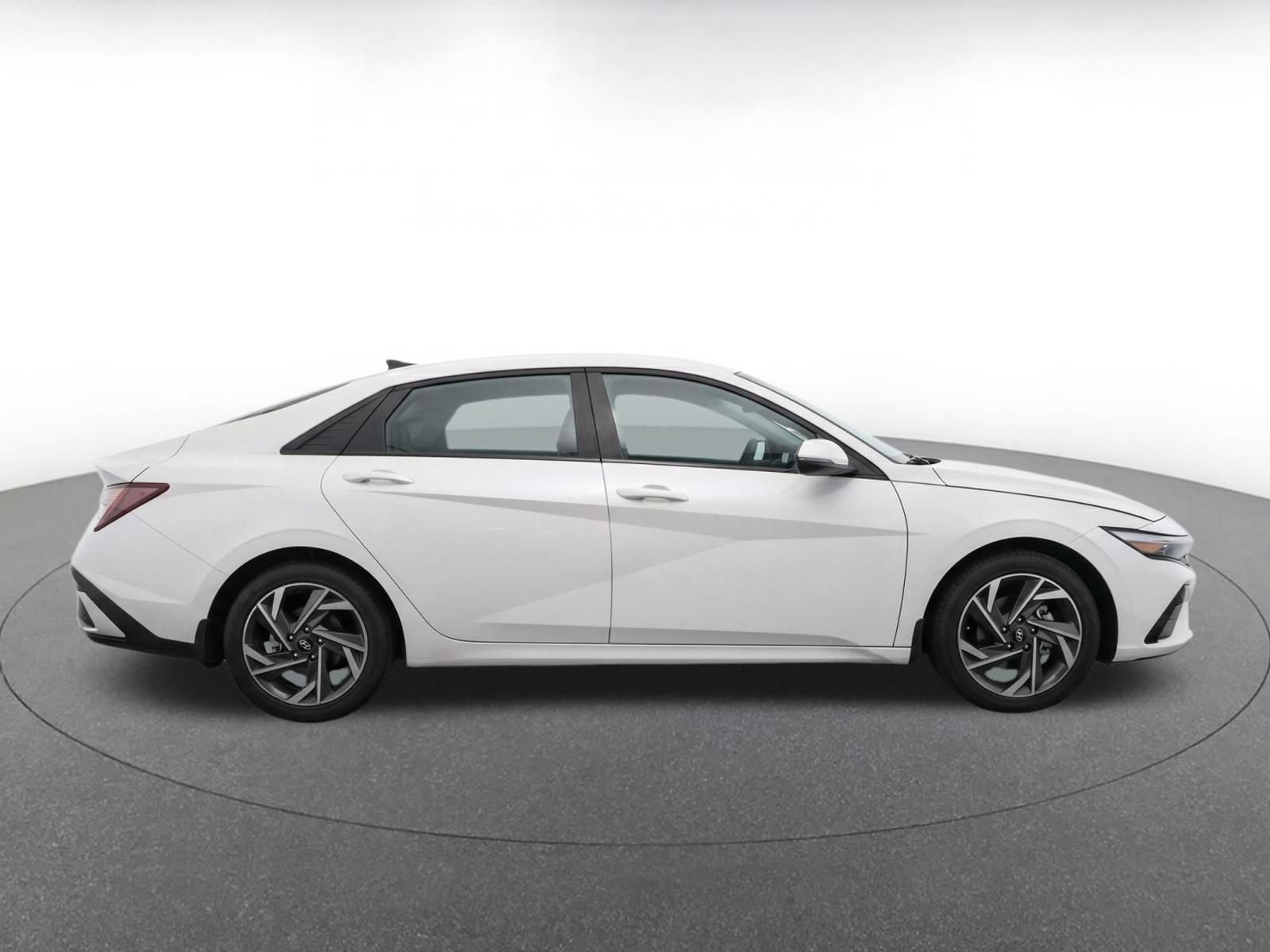 Thumbnail: 2025 Hyundai Elantra - 10