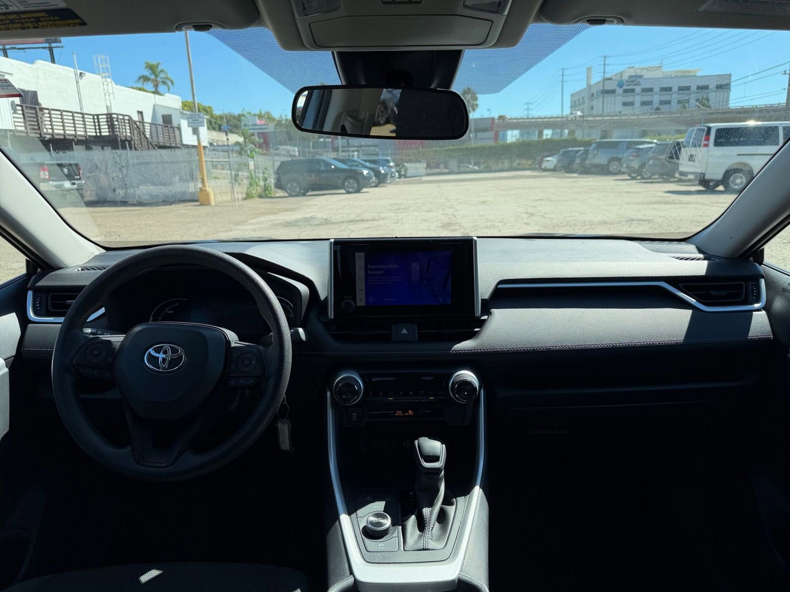 Thumbnail: 2025 Toyota RAV4 - 32